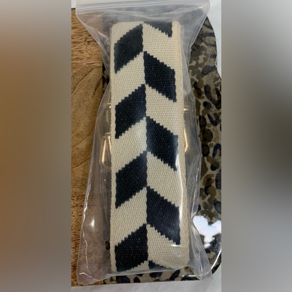 NIP, Geometric Design Adjustable Purse Strap. Easy way to dress up your purse! - Picture 3 of 4